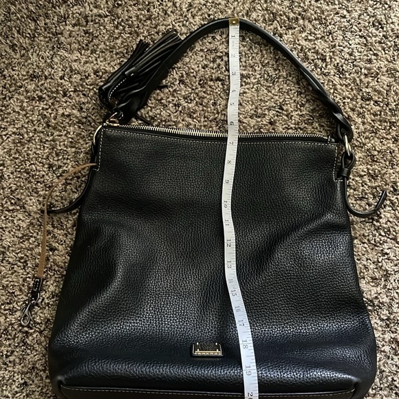 A black Dooney and Bourke ladies purse. - Picture 14 of 16